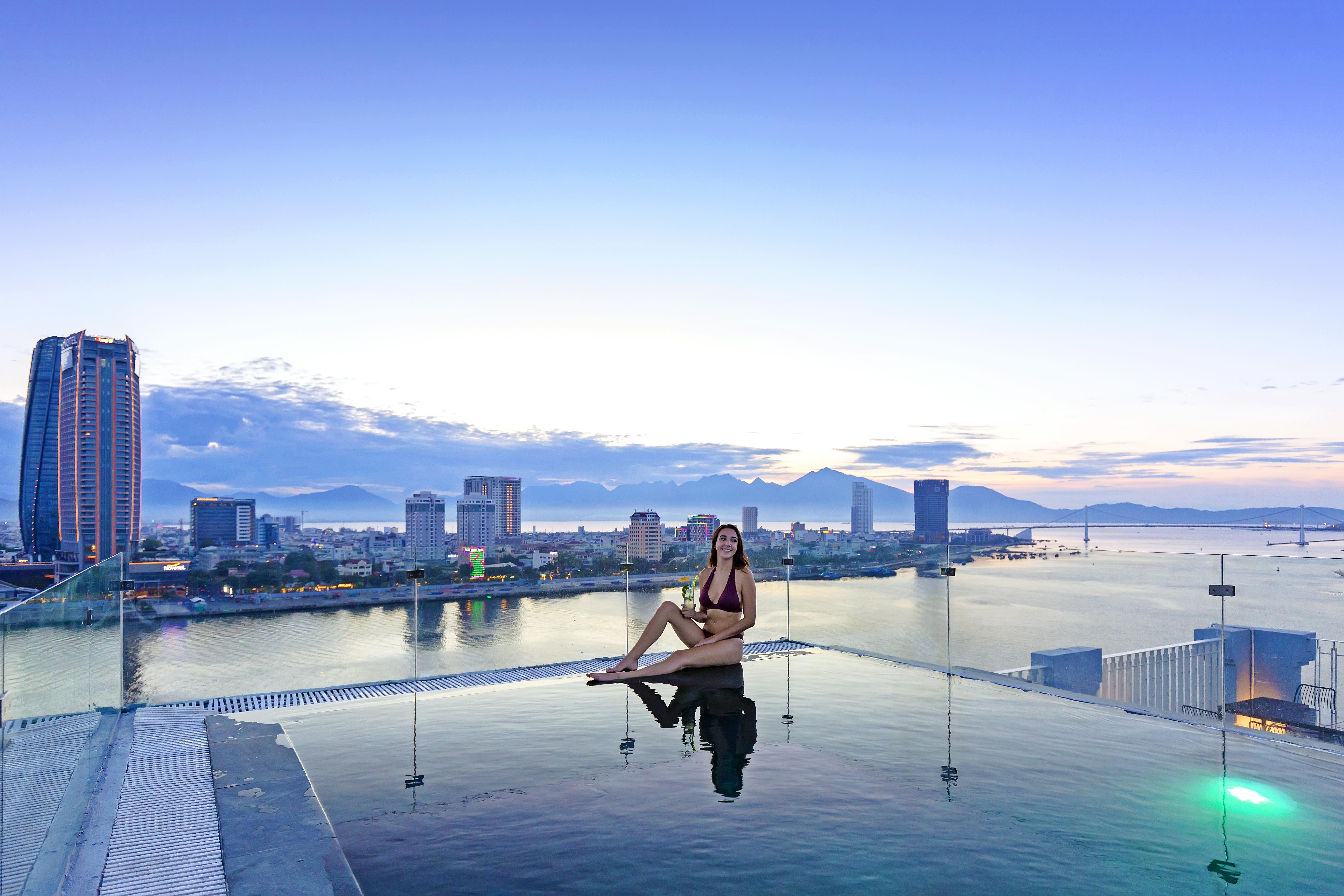 Ibiza Riverfront Da Nang Hotel Powered By Aston Exterior foto
