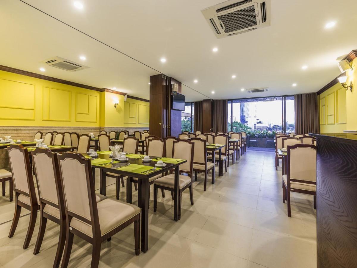 Ibiza Riverfront Da Nang Hotel Powered By Aston Exterior foto