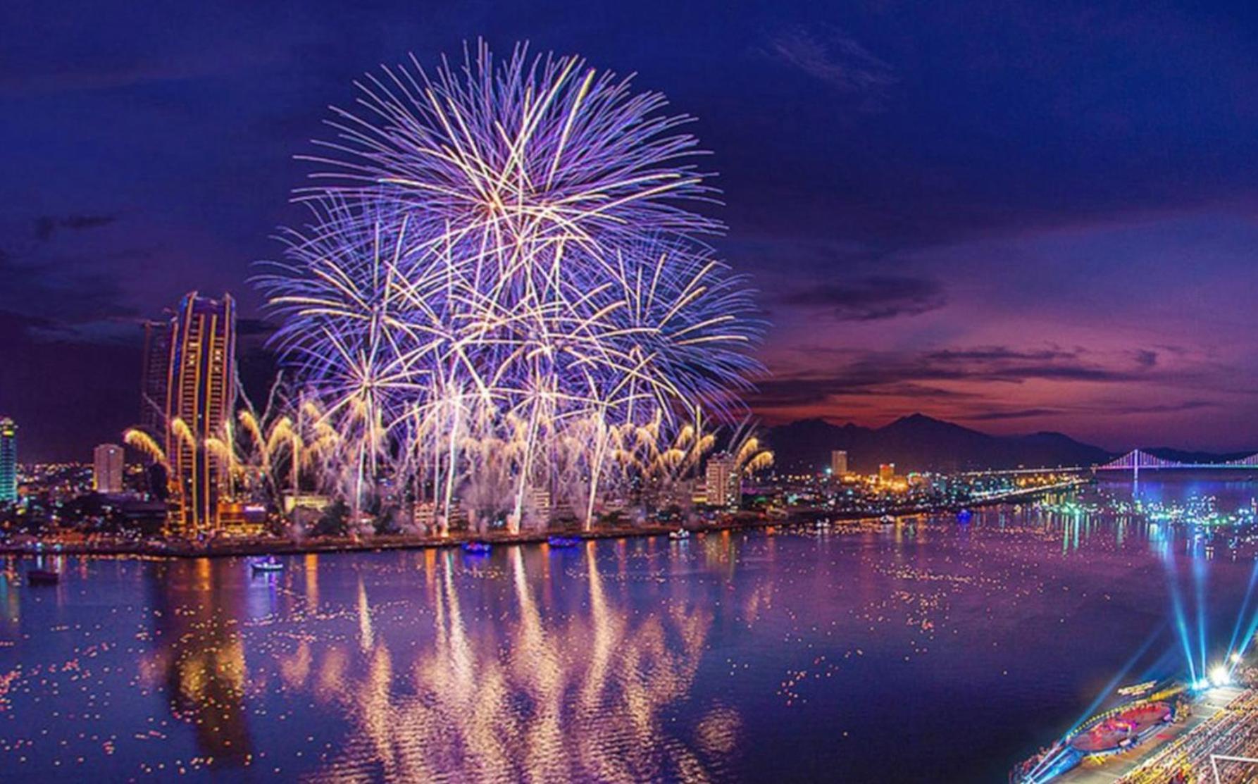 Ibiza Riverfront Da Nang Hotel Powered By Aston Exterior foto