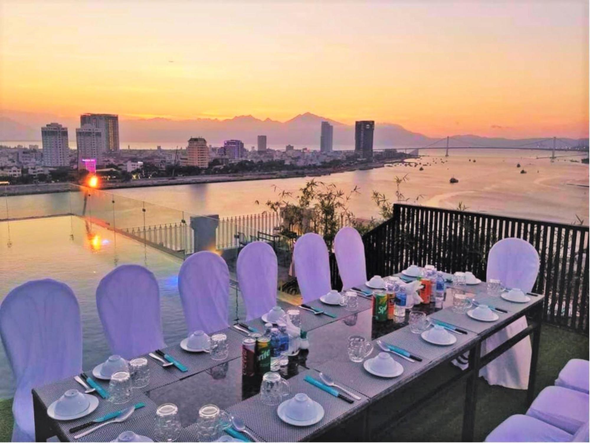 Ibiza Riverfront Da Nang Hotel Powered By Aston Exterior foto