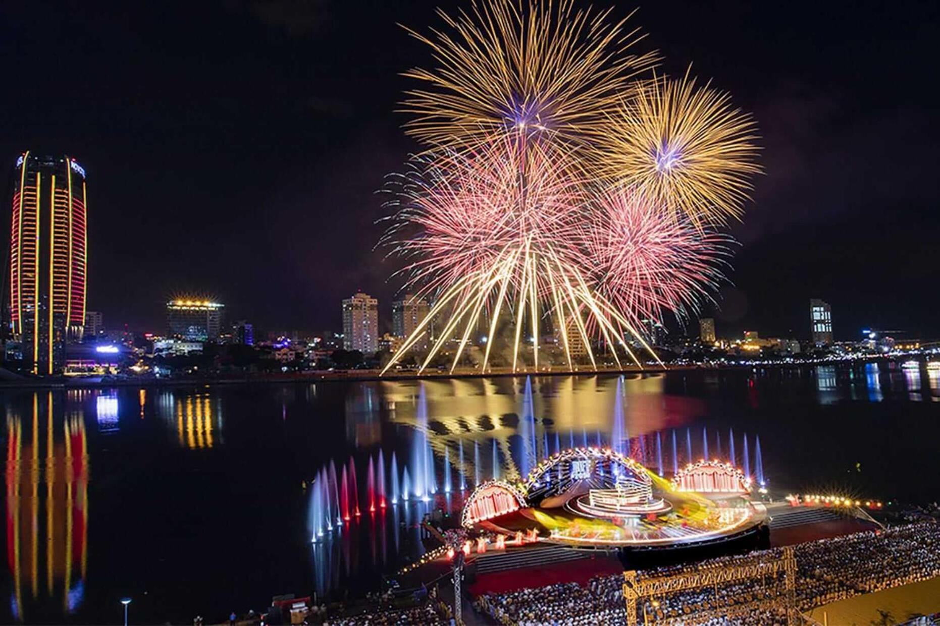Ibiza Riverfront Da Nang Hotel Powered By Aston Exterior foto